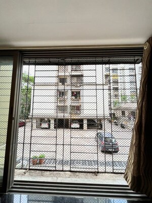 Room in 1 BHK Apartment at Kandivali East – for Rent