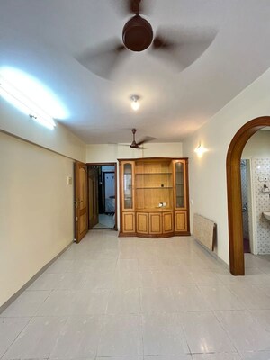 Room in 1 BHK Apartment at Kandivali East – for Rent
