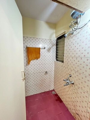 Bathroom in 1 BHK Apartment at Kandivali East – for Rent