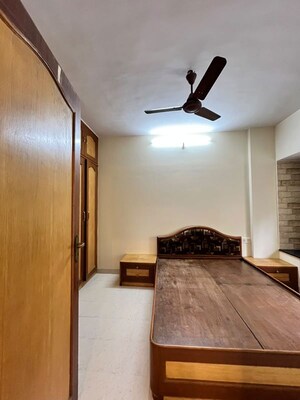 Bedroom in 1 BHK Apartment at Kandivali East – for Rent