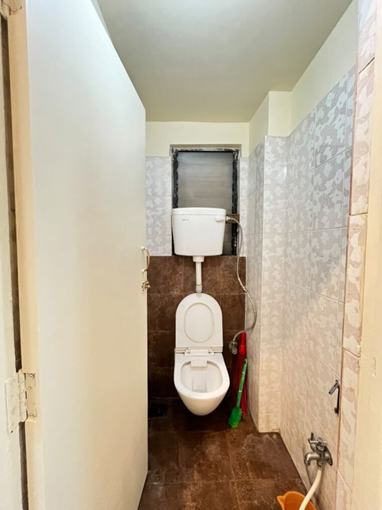 Bathroom, kandivali east 1 Bedroom 525 Sq.Ft. Apartment In Kandivali East Mumbai 10515832
