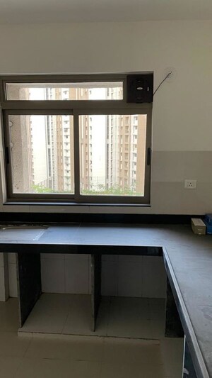 Room in 2 BHK Apartment at Lodha Splendora, Ghodbunder Road – for Rent