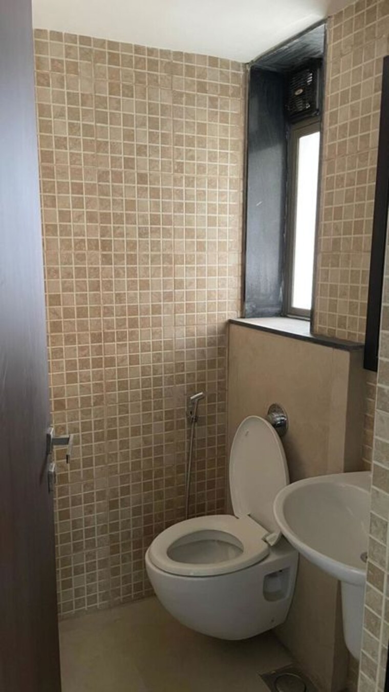 Bathroom, lodha-splendora 2 Bedroom 700 Sq.Ft. Apartment In Ghodbunder Road Thane 10515854