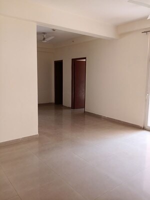 Room in 3 BHK Apartment at Sector 16c Greater Noida – for Rent