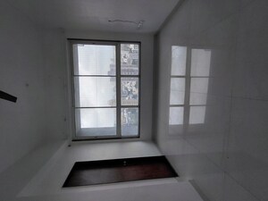Room in 3 BHK Apartment at Shreeji Atlantis, Malad West – for Rent