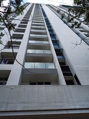 Staircase in 4 BHK Apartment at Sheth Avalon, Laxmi Nagar – for Rent