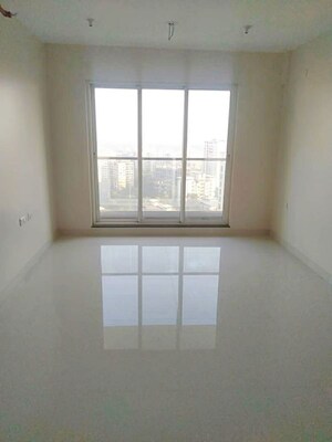 Room in 4 BHK Apartment at Sheth Avalon, Laxmi Nagar – for Rent