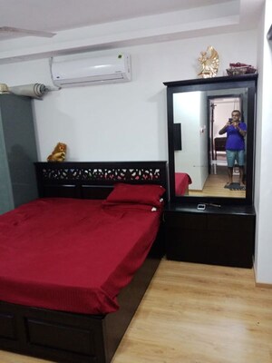 Bedroom in 4 BHK Apartment at Sheth Avalon, Laxmi Nagar – for Rent