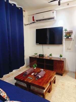 Bedroom in 1 RK Apartment at Hiranandani Estate Solitaire C, Ghodbunder Road – for Rent