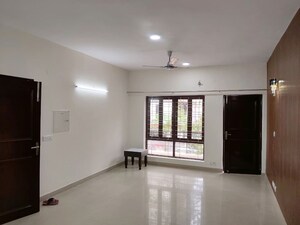 Room in 3 BHK Builder Floor at Sushant Lok Iii – for Rent