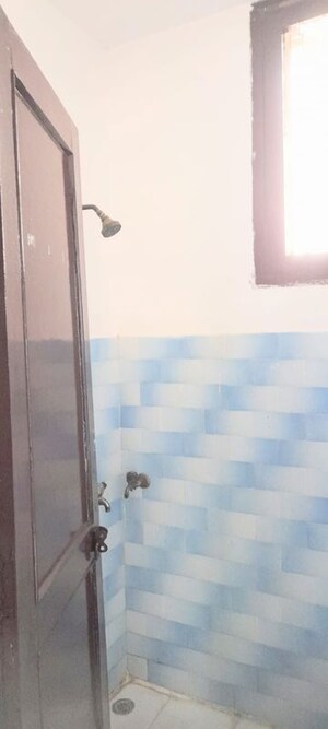 Bathroom in 1 BHK Apartment at Sector 26 – for Rent