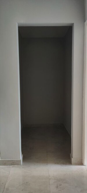 Room in 3.5 BHK Apartment at Signature Global City, Sector 37d – for Rent