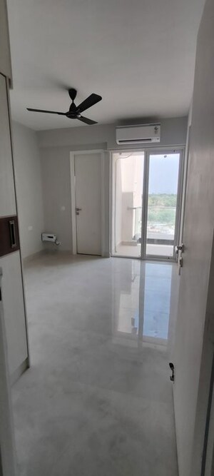 Room in 3.5 BHK Apartment at Signature Global City, Sector 37d – for Rent