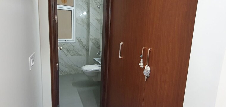 Bathroom, palam-vihar-residents-association 3 Bedroom 1600 Sq.Ft. Builder Floor In Palam Vihar Gurgaon 10515971