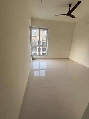 Room in 3 BHK Apartment at Sheth Zuri, Laxmi Nagar – for Rent