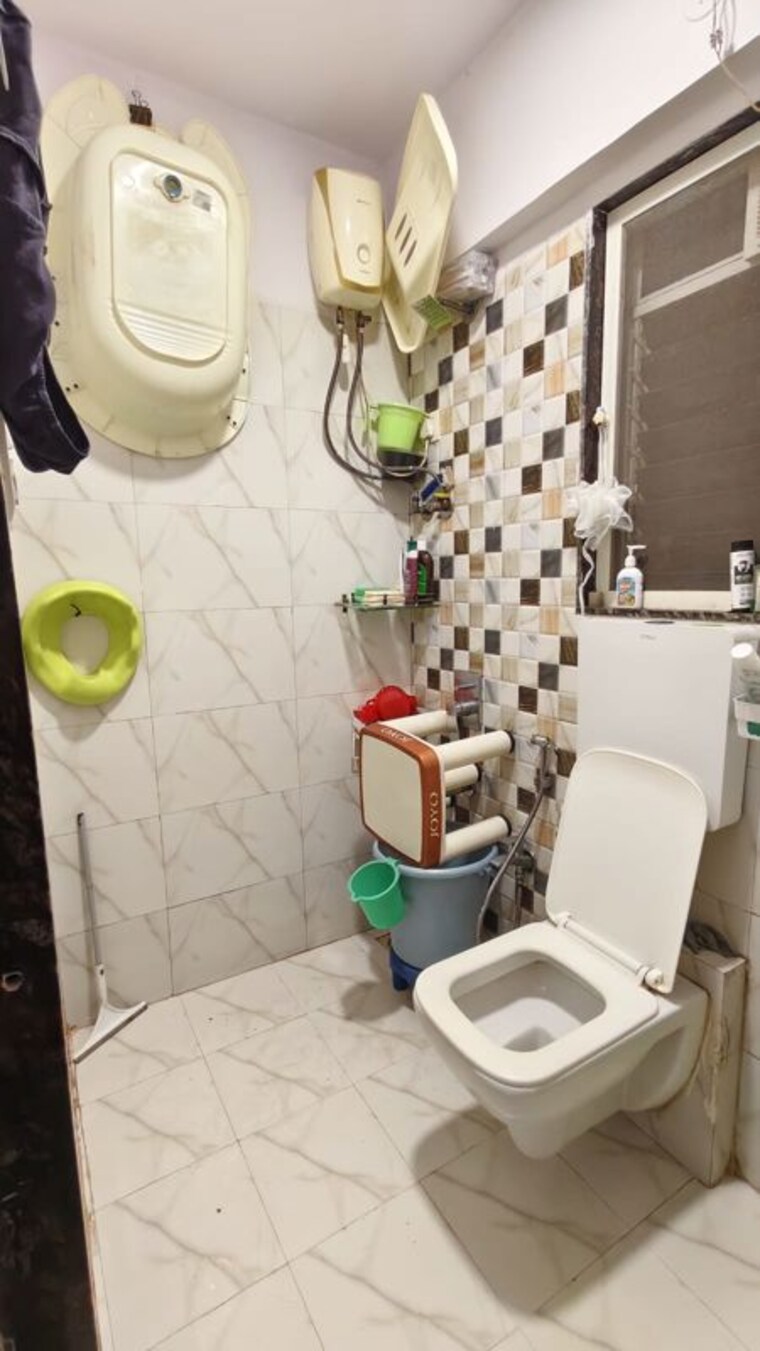 Washroom, dharti-pressidio 1 Bedroom 419 Sq.Ft. Apartment In Kandivali West Mumbai 10516002
