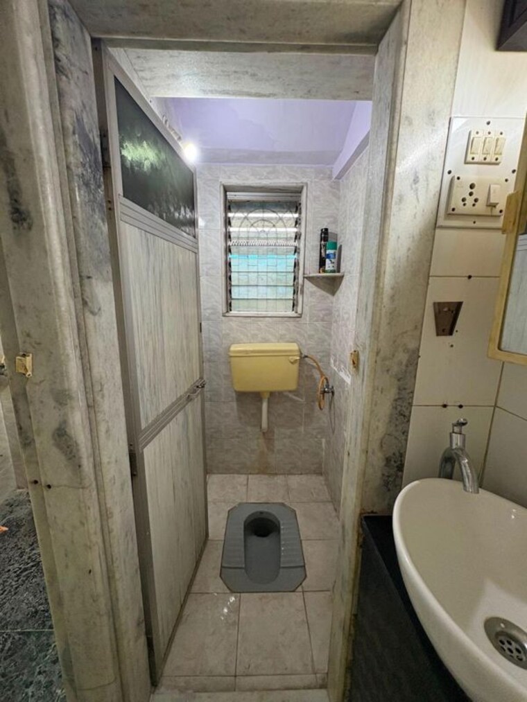 Bathroom, premraj-chs 1.5 Bedroom 450 Sq.Ft. Apartment In Mulund East Mumbai 10516015