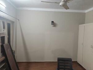 Furnished Amenities in 3 BHK Builder Floor at Model Town – for Rent
