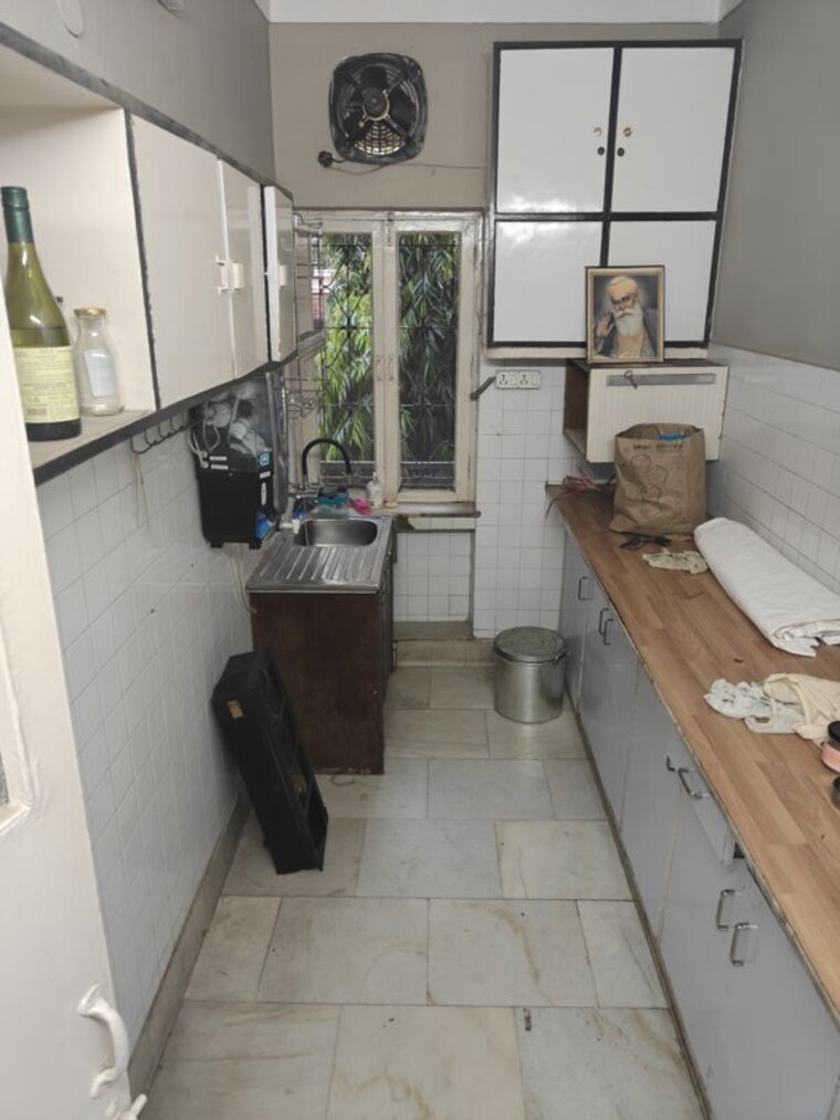 Kitchen, model town 3 Bedroom 272 Sq.Yd. Builder Floor In Model Town Delhi 10515998