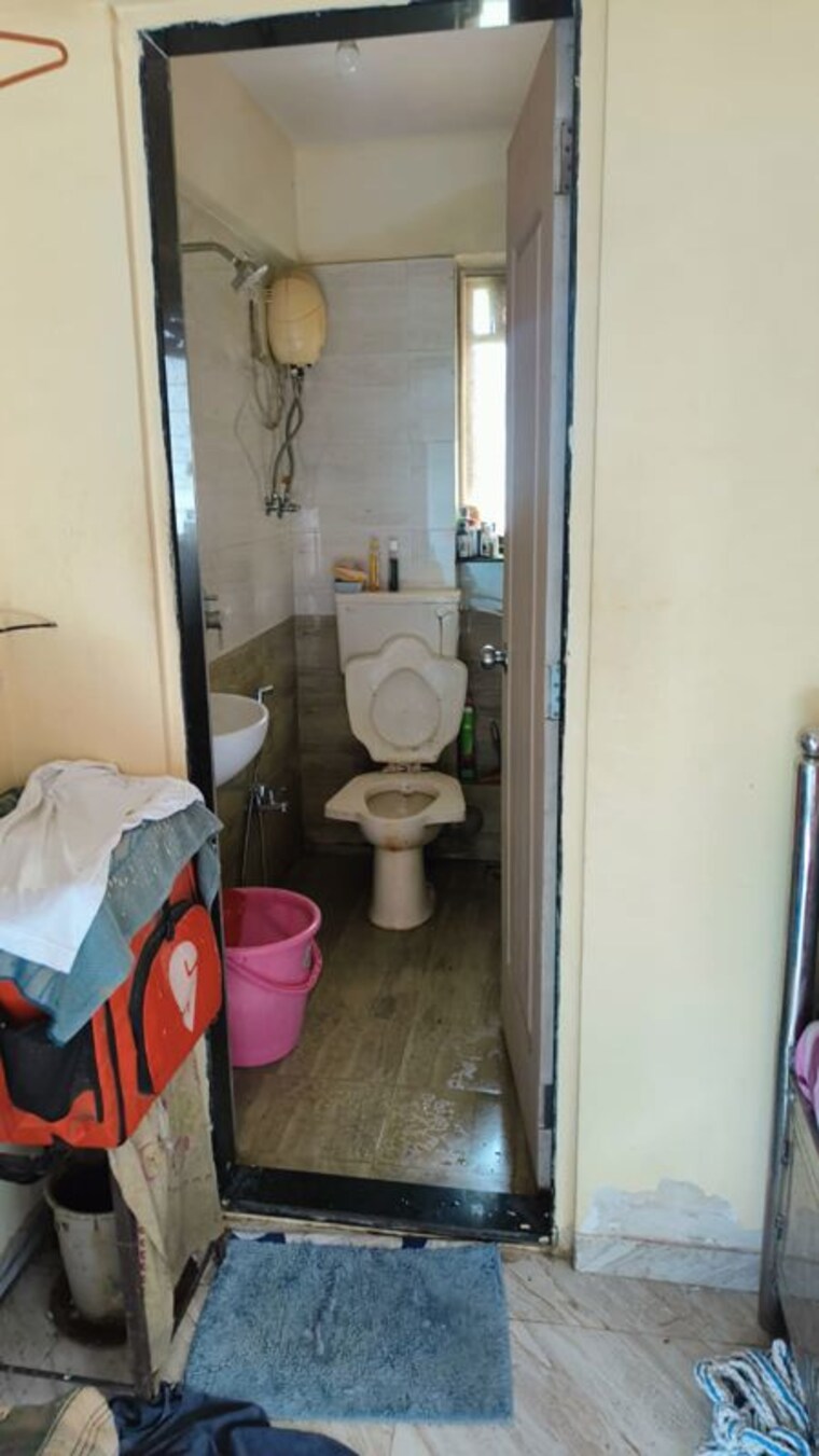 Bathroom, cosmo-house 1 Bedroom 350 Sq.Ft. Apartment In Santacruz East Mumbai 10516024
