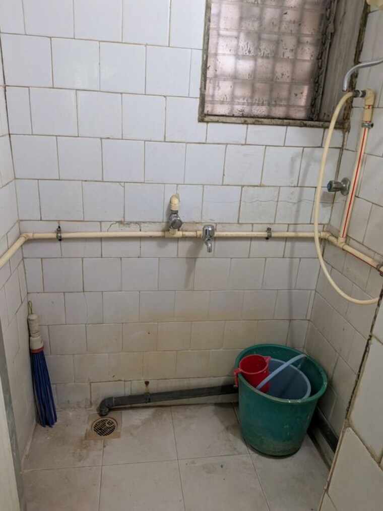 Bathroom, mulji-nagar-chs 1 Bedroom 430 Sq.Ft. Apartment In Borivali West Mumbai 10516062