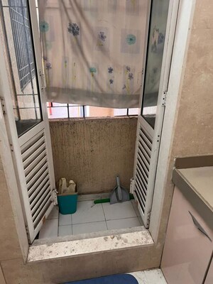 Bathroom in 1.5 BHK Apartment at Dosti West County Phase 4 Dosti Pine, Balkum Pada – for Rent