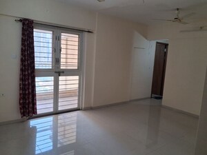 Room in 2 BHK Apartment at Kohinoor Zen Estate, Kharadi – for Rent
