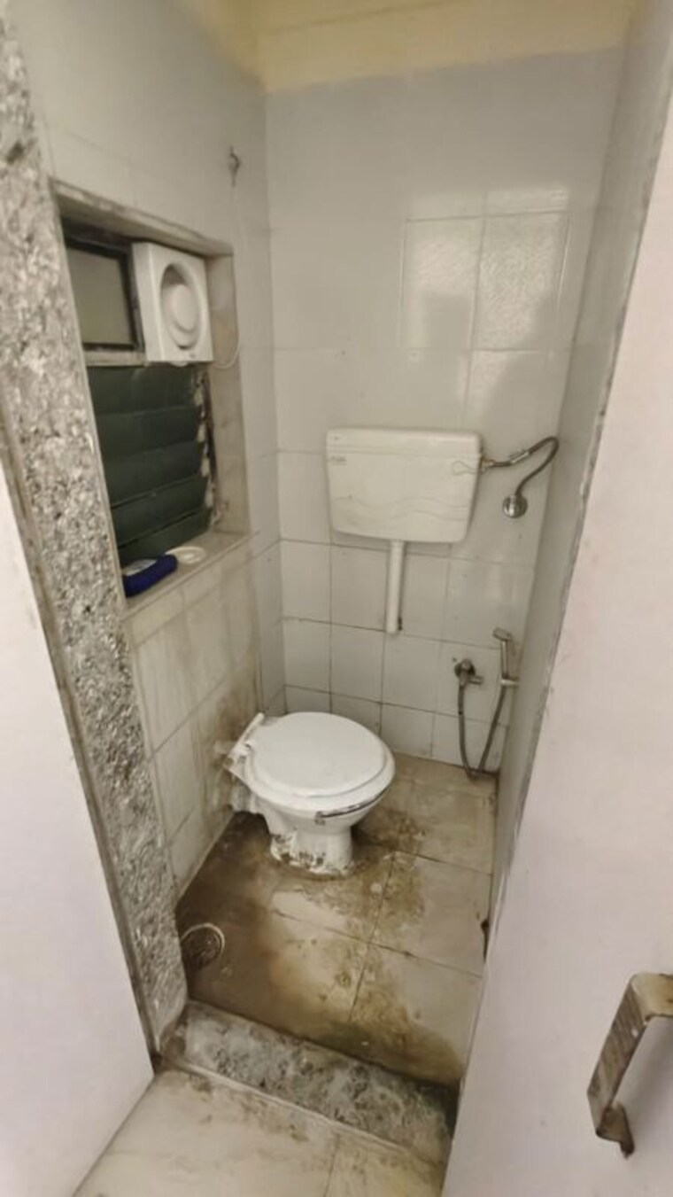 Bathroom, shree-ganesh-chs-worli 1 Bedroom 465 Sq.Ft. Apartment In Worli Mumbai 10516378