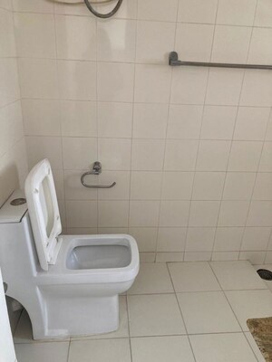 Bathroom in 2 BHK Apartment at Garden Apartments, Vittal Mallya Road – for Rent
