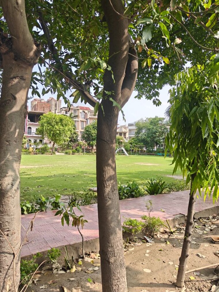 Garden, vasundhara sector 14 6+ Bedroom 180 Sq.Mt. Villa In Vasundhara Sector 14 Ghaziabad 10516420
