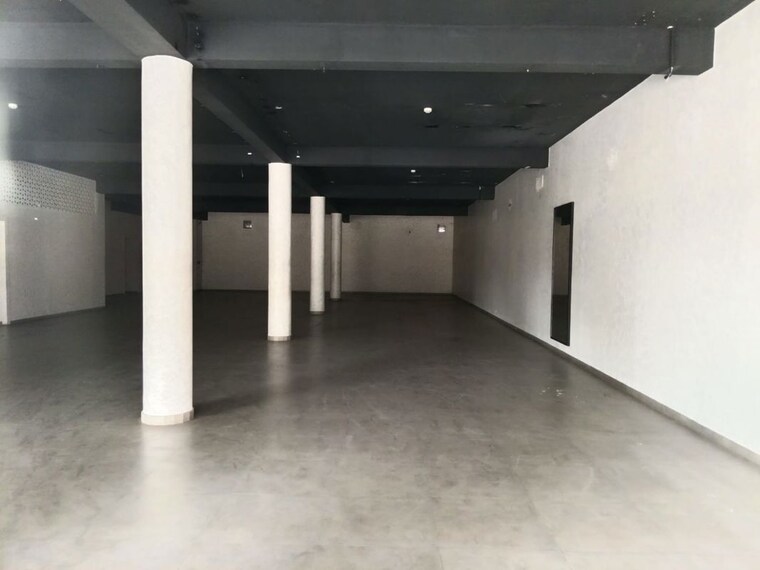Room, kakkanad Commercial Showroom 4200 Sq.Ft. In Kakkanad Kochi 10516441