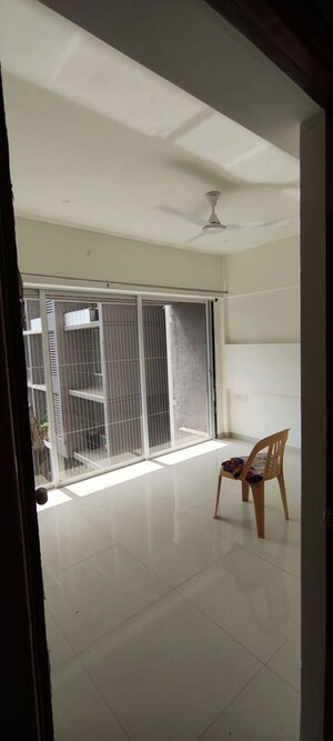 Room in 2 BHK Apartment at Pant Nagar – for Rent