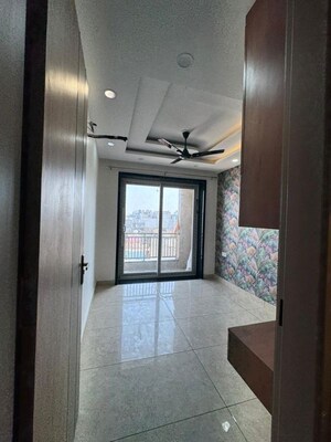 Room in 3 BHK Builder Floor at Vipin Garden – for Rent