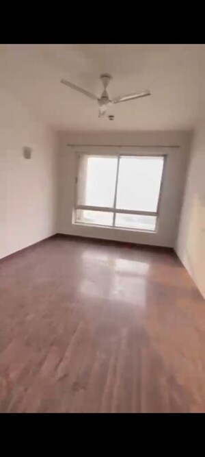 Room in 3.5 BHK Apartment at Jaypee Kalypso Court, Sector 128 – for Rent