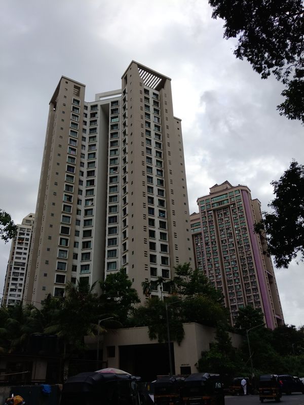 3 BHK 1000 Sq.Ft. Apartment in Oberoi Gardens Kandivali