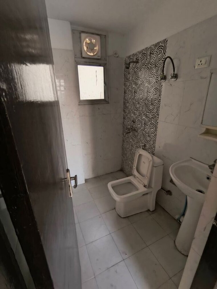 Bathroom, trident-embassy-reso 2.5 Bedroom 1150 Sq.Ft. Apartment In Sector 1 Greater Noida Greater Noida 10516524