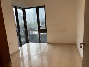 Room in 3 BHK Apartment at Lodha Parkside, Worli – for Sale