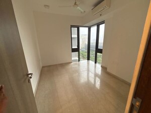 Room in 3 BHK Apartment at Lodha Parkside, Worli – for Sale