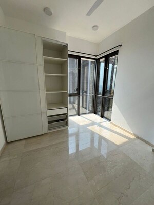 Room in 3 BHK Apartment at Lodha The Park Tower 6, Worli – for Sale