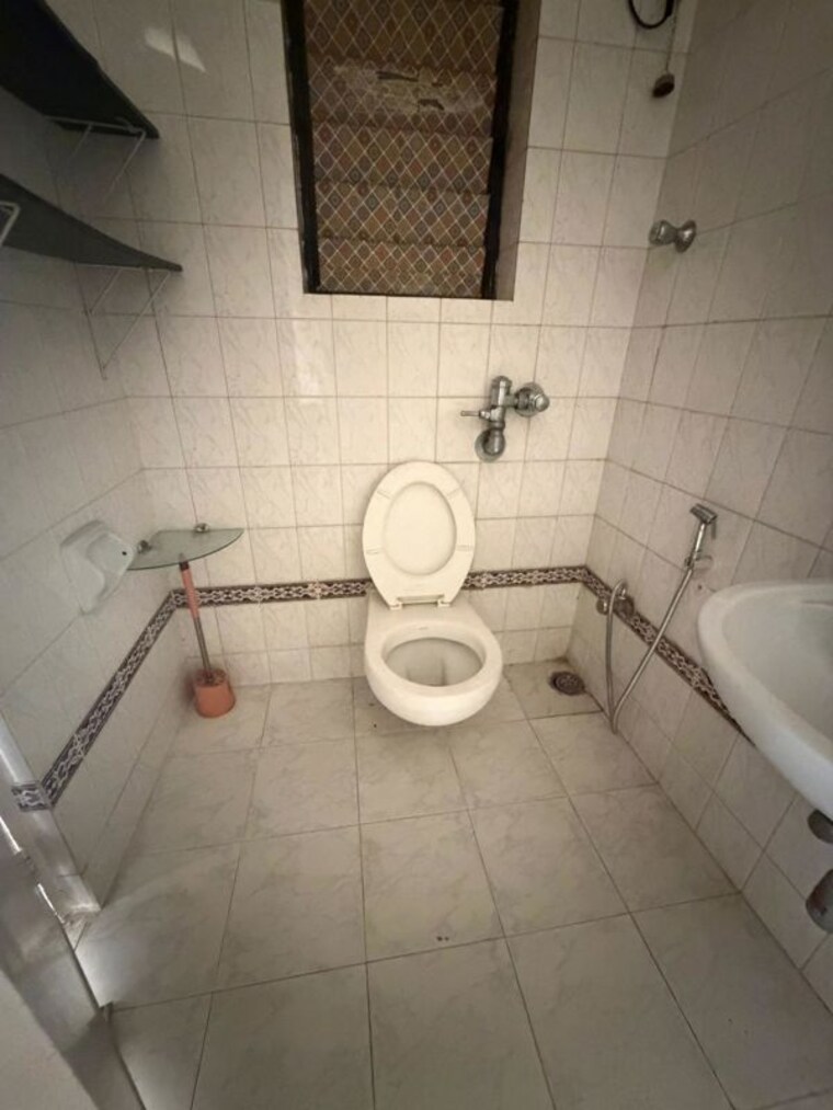 Bathroom, lake-side-cooperative-housing-society 2 Bedroom 980 Sq.Ft. Apartment In Chandivali Mumbai 10516617