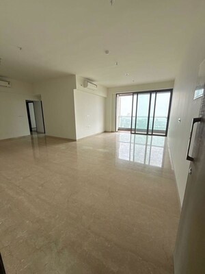 Room in 4 BHK Apartment at Piramal Mahalaxmi, Mahalaxmi – for Rent