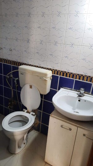 Bathroom in 1 BHK Apartment at Andheri Heights, Andheri East – for Rent