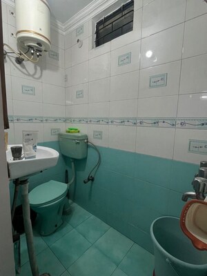 Team Area in 2 BHK Builder Floor at Lajpat Nagar I – for Rent