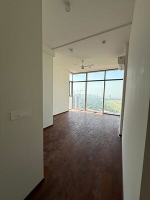 Room in 3 BHK Apartment at Piramal Mahalaxmi, Mahalaxmi – for Rent
