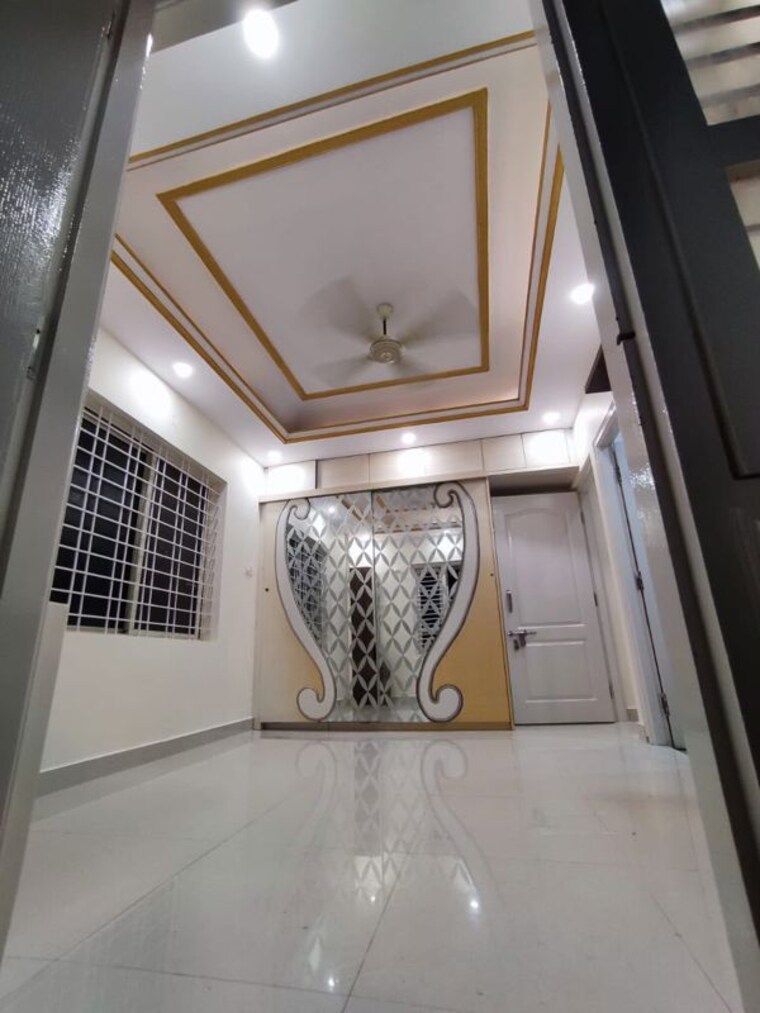 Room, frazer town 3 Bedroom 1200 Sq.Ft. Apartment In Frazer Town Bangalore 10516665