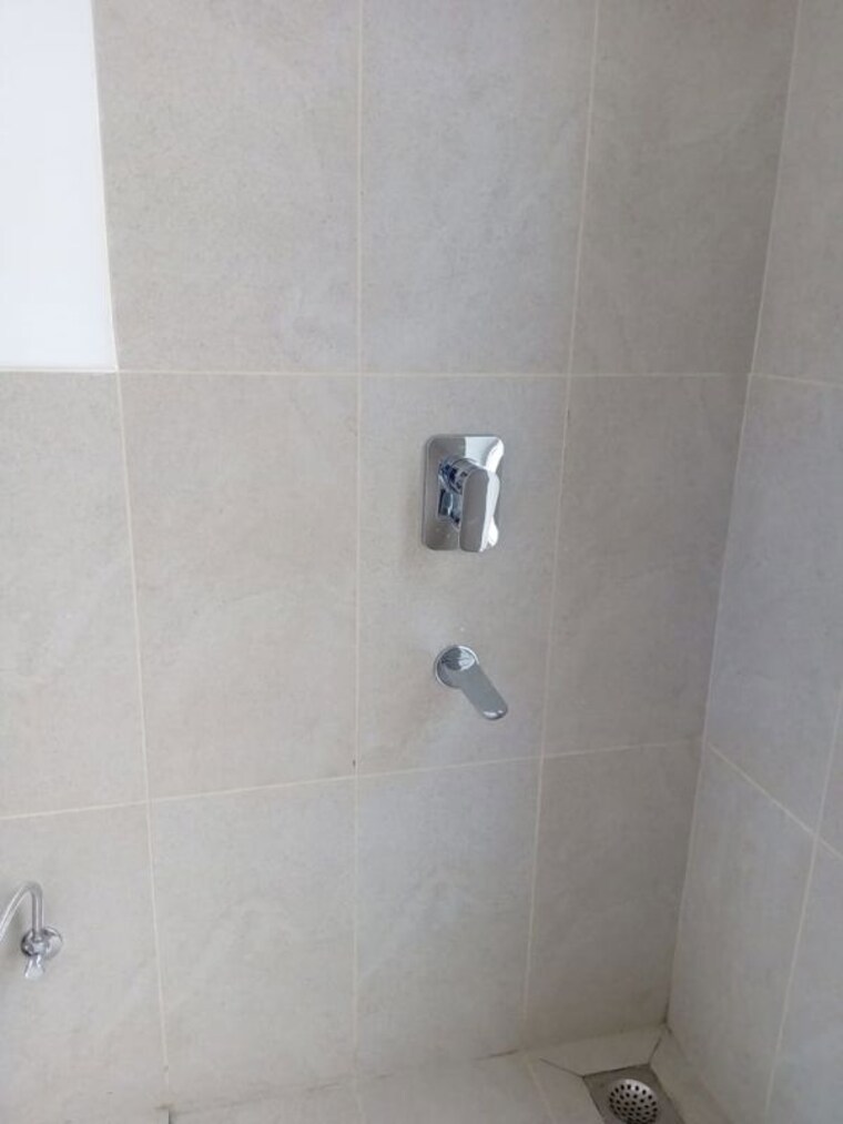 Bathroom, ireo-the-corridors 3.5 Bedroom 1927 Sq.Ft. Apartment In Sector 67a Gurgaon 10516676