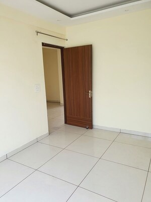 Room in 3.5 BHK Apartment at Sector 85 – for Rent