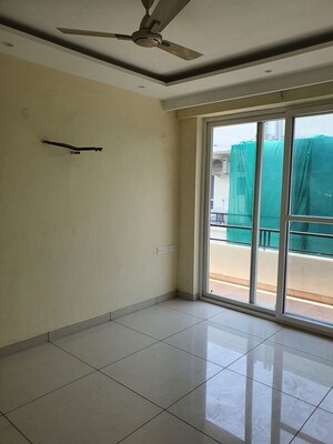Room in 3.5 BHK Apartment at Sector 85 – for Rent
