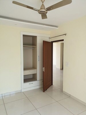 Room in 3.5 BHK Apartment at Sector 85 – for Rent