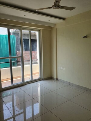 Room in 3.5 BHK Apartment at Sector 85 – for Rent